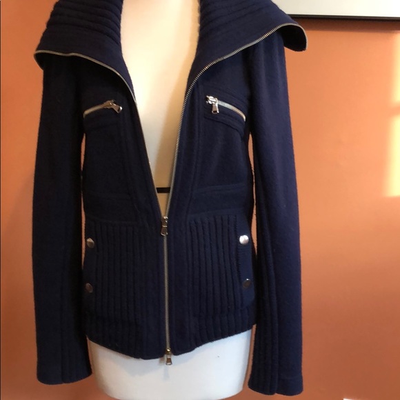 Marc Jacobs’s navy sweater - Picture 2 of 6